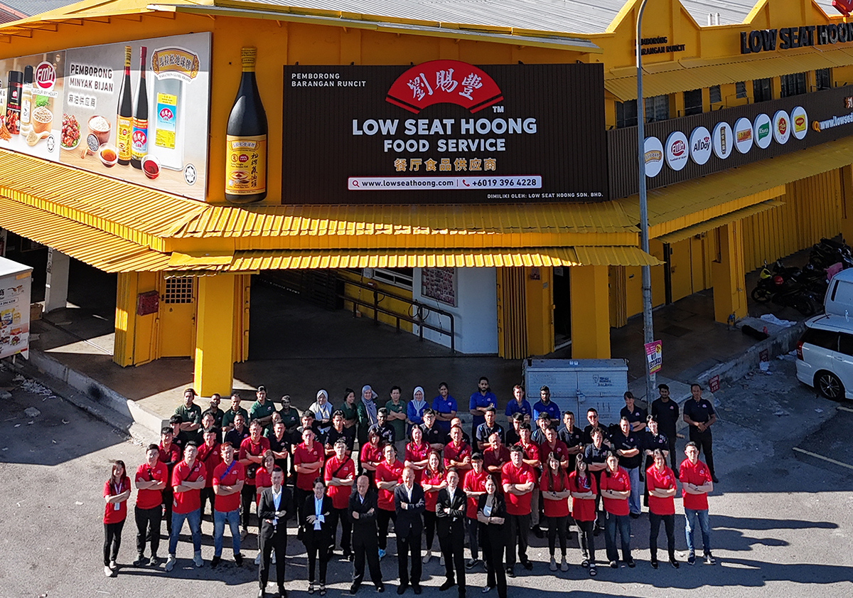 Signboard Groupshot_1200x841 copy